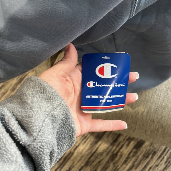 Champion hoodie NWT. - Picture 7 of 10